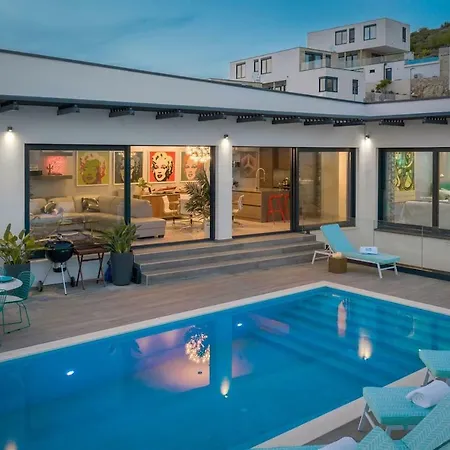 Luxury Riva With Infinity Pool Okrug Gornji