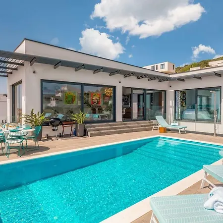 Luxury Riva With Infinity Pool Villa Okrug Gornji